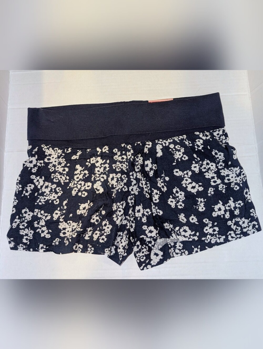 NWT SO Kohl's Navy Blue Floral Soft Shorts Rolled Waistband Size M Summer Casual